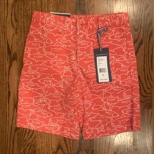 Vineyard Vines boys shorts 4t - jetty red